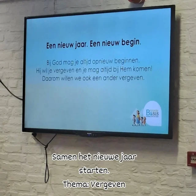 Vanmorgen begonnen we het nieuwe jaar samen dmv de maandopening.Met als thema: VergevenWe zongen ik wens jou...Meester Eelke vertelde ons over elkaar vergeven en dat vergeten maar 1 letter verschil is met vergeven.Juf Caroline vertelde ons over vergeven en genade en het verhaal over John Newton.